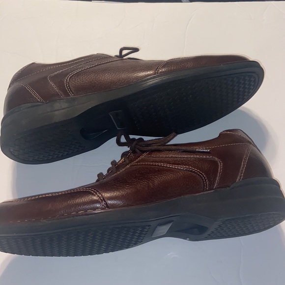 Johnston & Murphy sheepskin brown dress shoes size 9 1/2 with extra laces main image 6